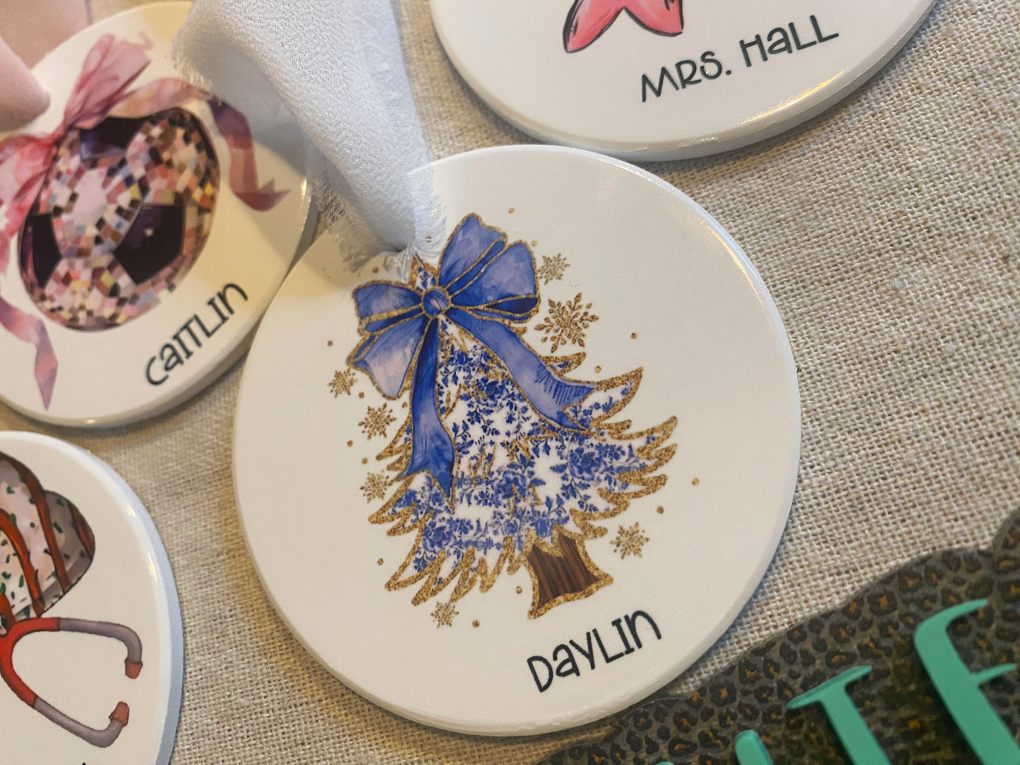 Ceramic round ornaments