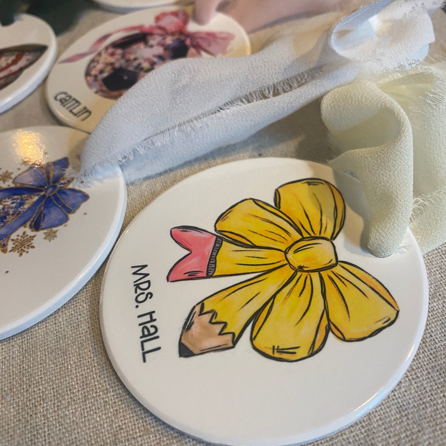 Ceramic round ornaments