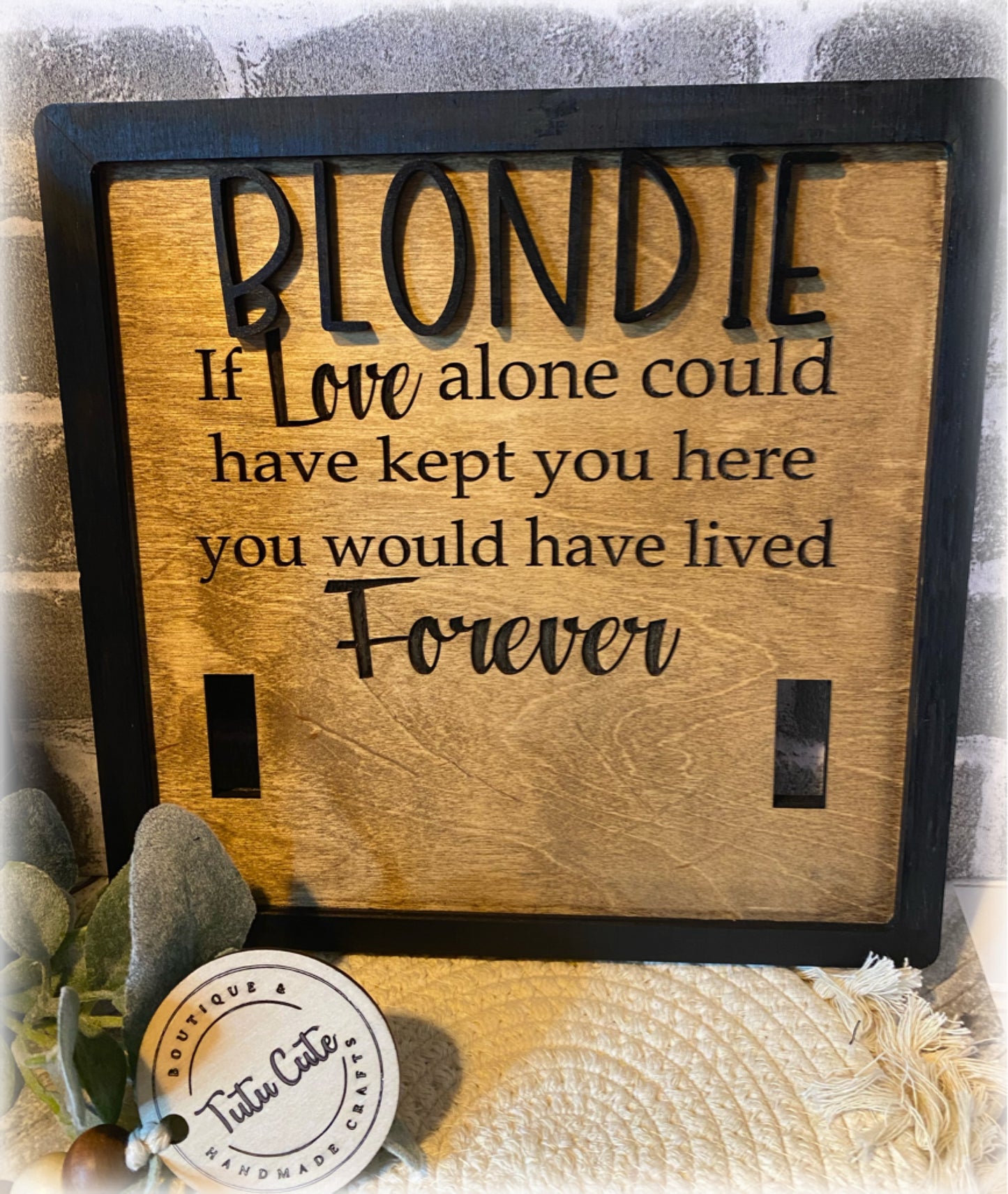 Pet memorial plaque for collar