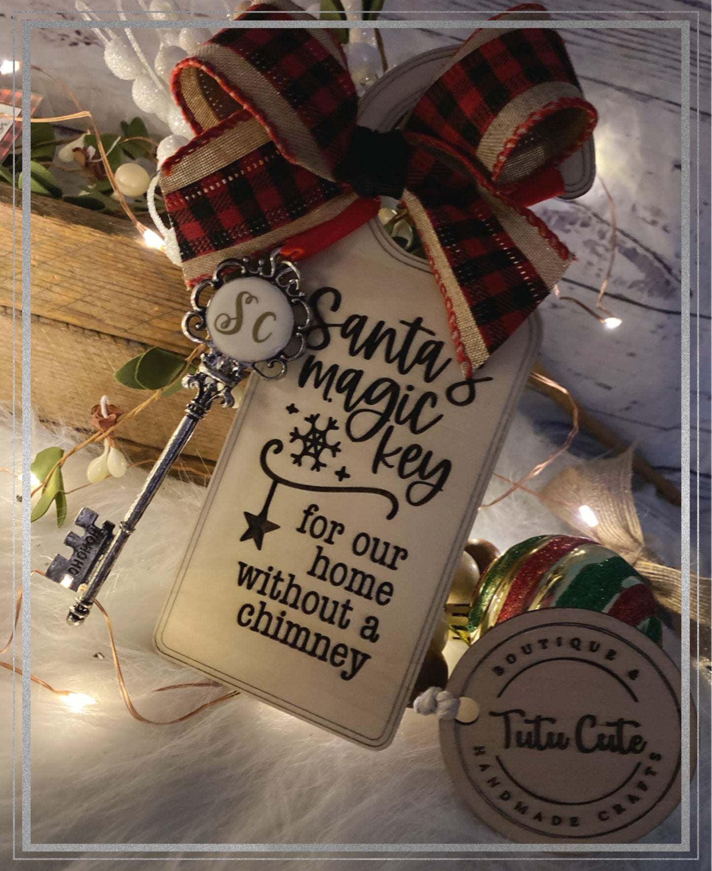 Santa’s magic key with door hanger